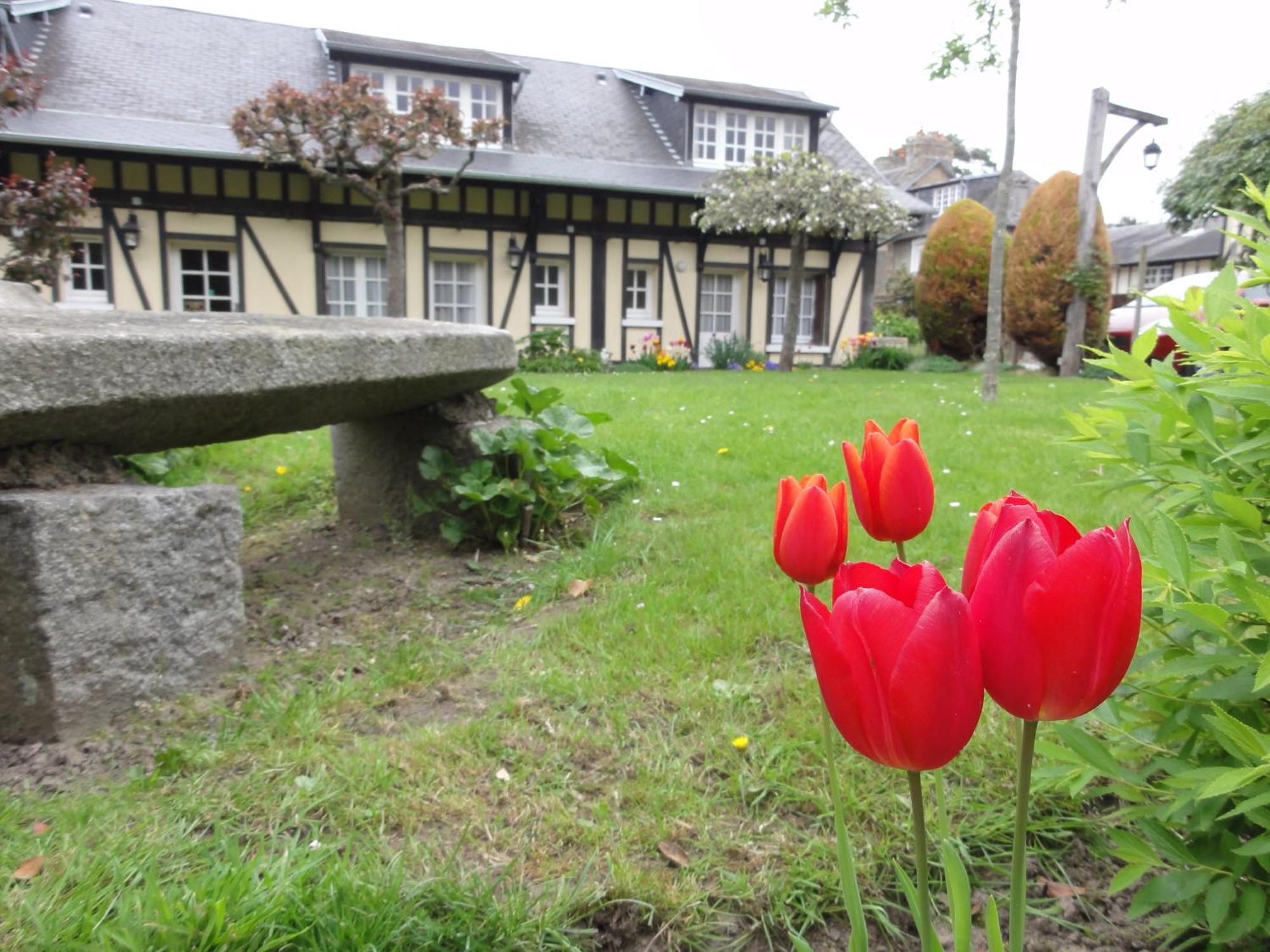 Hotel De La Croix D'Or 아브랑슈 외부 사진