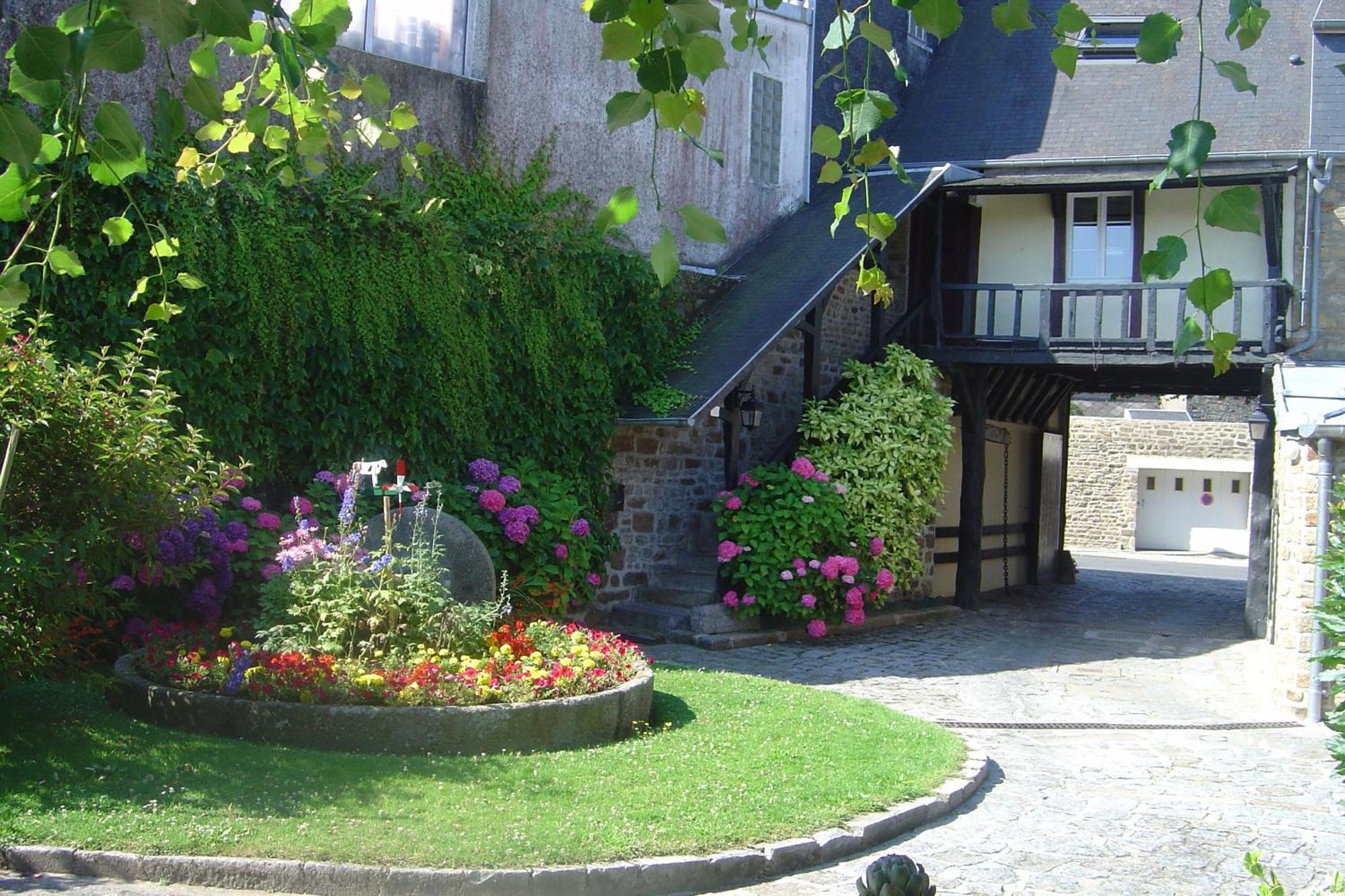 Hotel De La Croix D'Or 아브랑슈 외부 사진