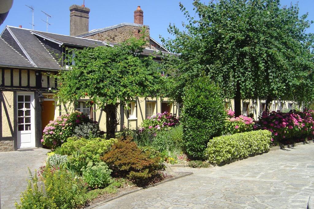 Hotel De La Croix D'Or 아브랑슈 외부 사진
