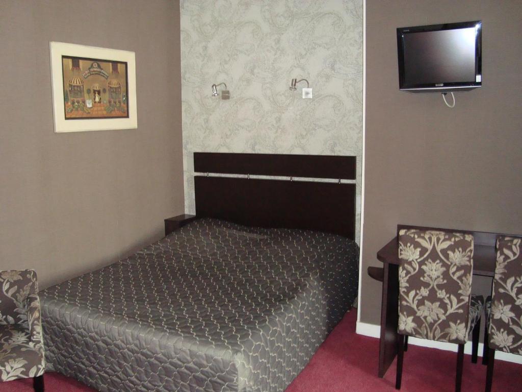 Hotel De La Croix D'Or 아브랑슈 객실 사진