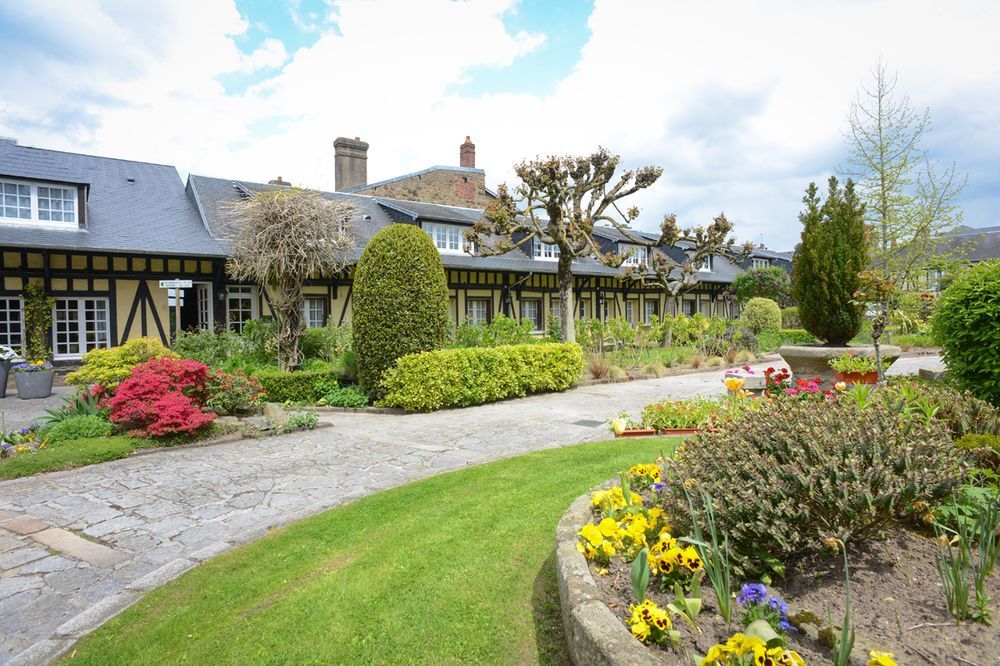 Hotel De La Croix D'Or 아브랑슈 외부 사진