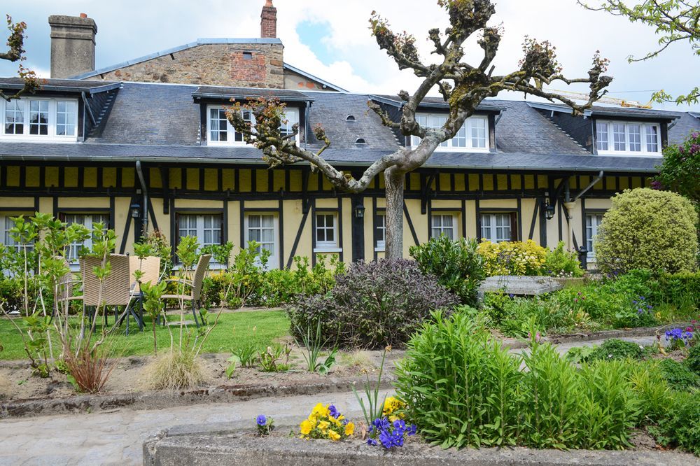 Hotel De La Croix D'Or 아브랑슈 외부 사진