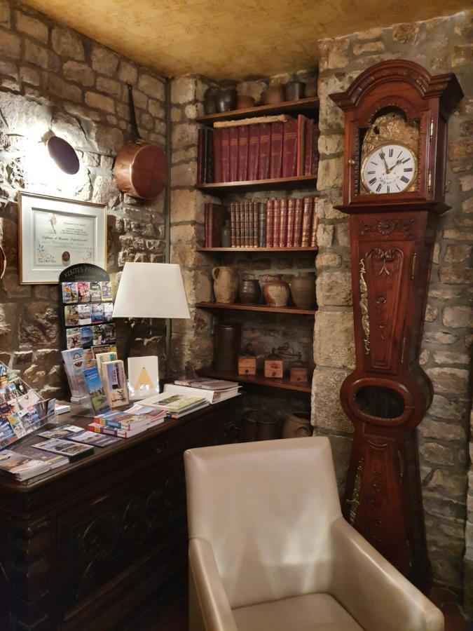 Hotel De La Croix D'Or 아브랑슈 외부 사진